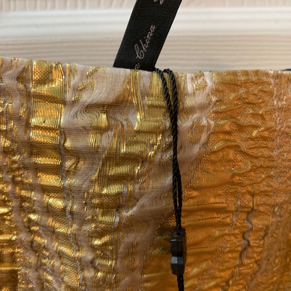 Gold - Picture 3 of 3